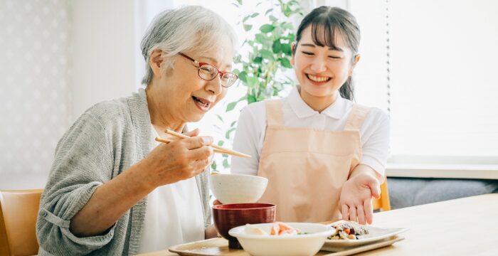 食事介助の画像